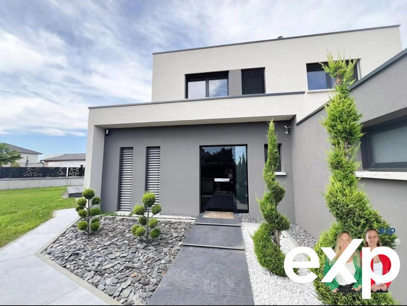 Maison - 234 m² - 7 pièces