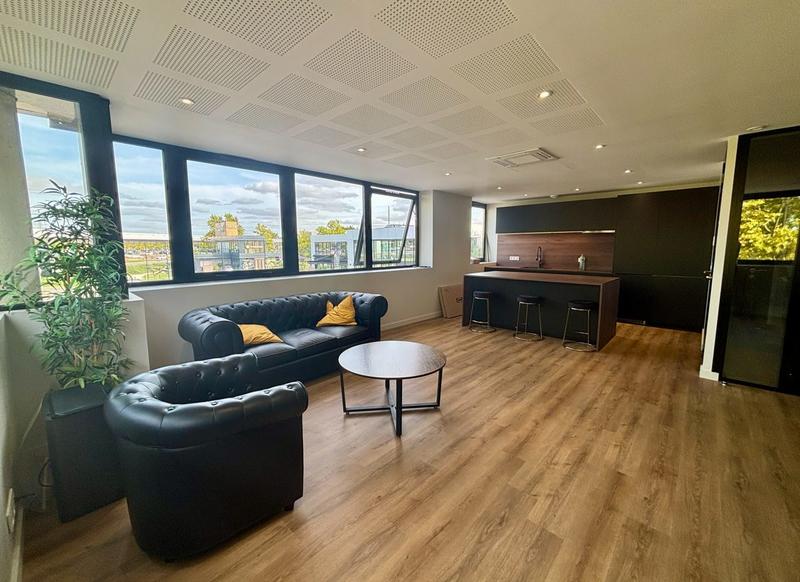 Bureau - 146 m² - 7 pièces