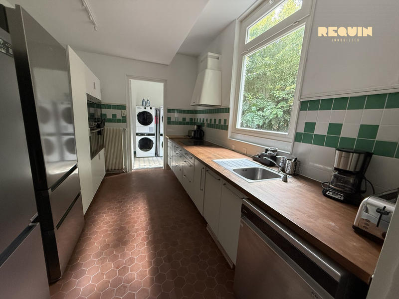 Maison - 230 m² - 9 pièces