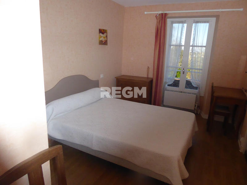 Propriété - 800 m² - 25 pièces