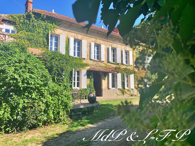 Maison - 241 m² - 7 pièces