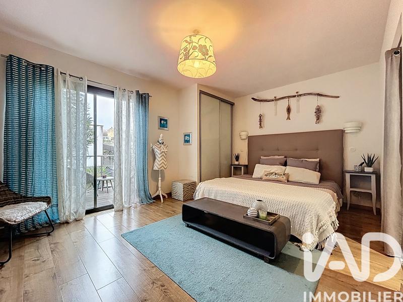 Maison - 270 m² - 9 pièces