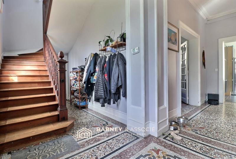 Maison - 212 m² - 8 pièces