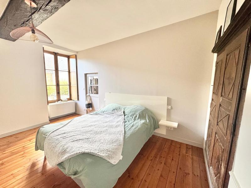 Maison - 215 m² - 9 pièces