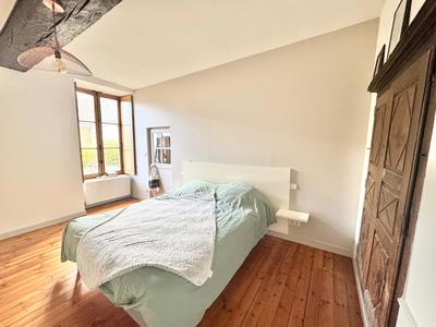 Maison - 215 m² - 9 pièces