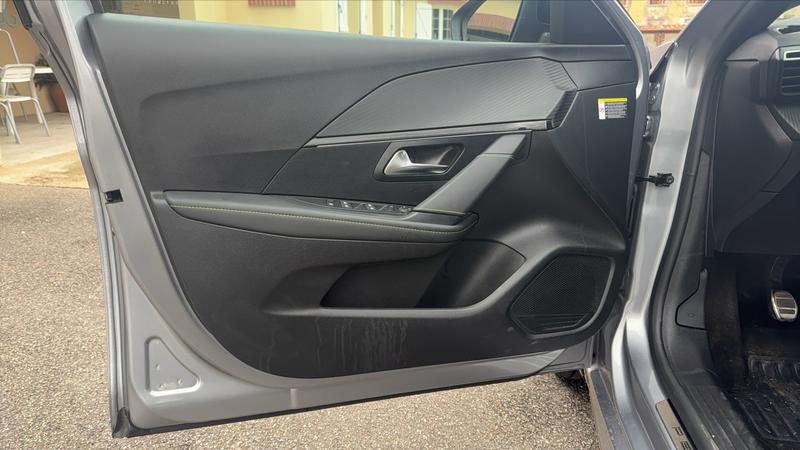 Peugeot 208 1.2 Puretech 100 Gt - 5 places Entretien constructeur