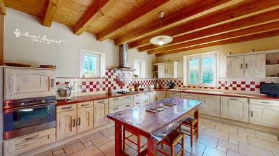 Maison - 200 m² - 8 pièces