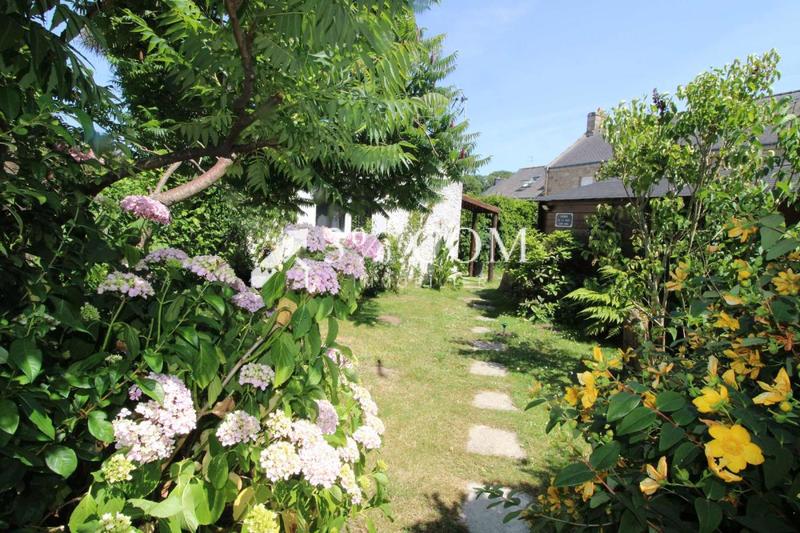 Maison - 290 m² - 9 pièces