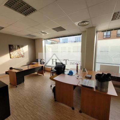 Bureau - 234 m²