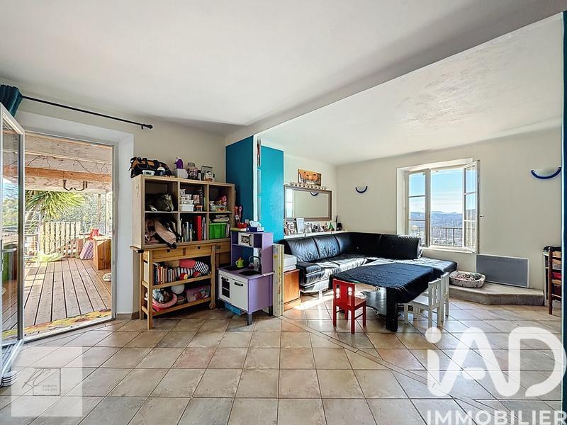 Maison - 214 m² - 6 pièces