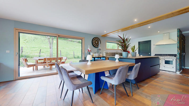 Maison - 382 m² - 14 pièces