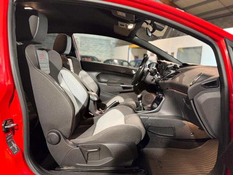 Ford Fiesta VI Phase 2 St 1.6t EcoBoost 182ch Sièges Recaro, Ordinateur de bord, Climatisation