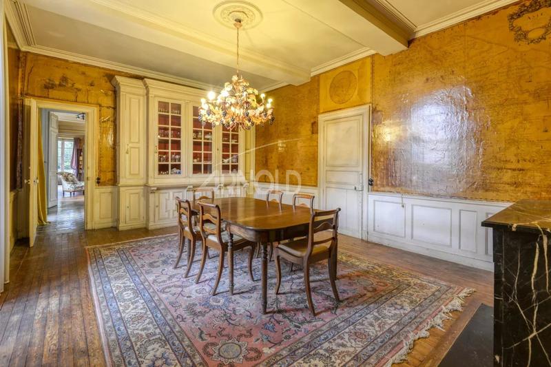 Maison - 463 m² - 15 pièces