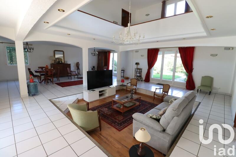 Maison - 242 m² - 6 pièces