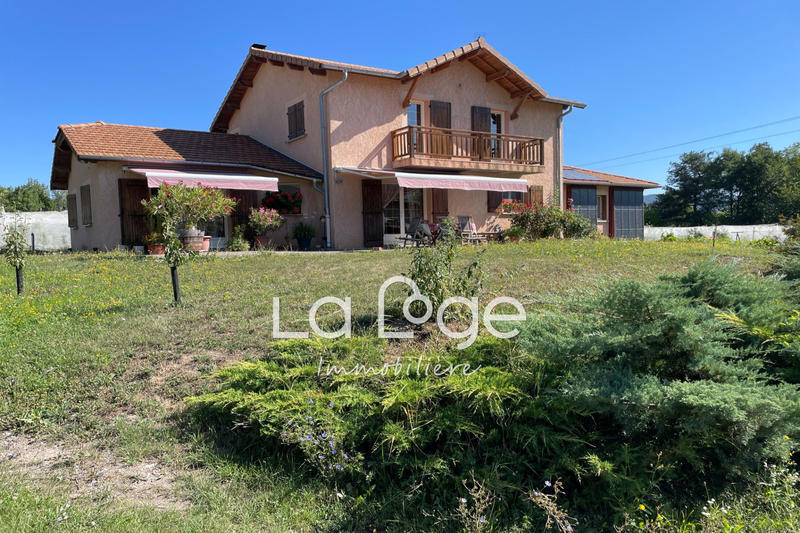 Maison - 224 m² - 7 pièces