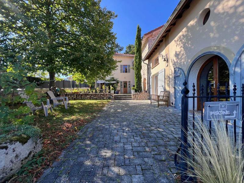 Maison - 554 m² - 17 pièces