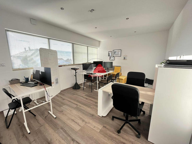 Local commercial - 212 m² - 6 pièces