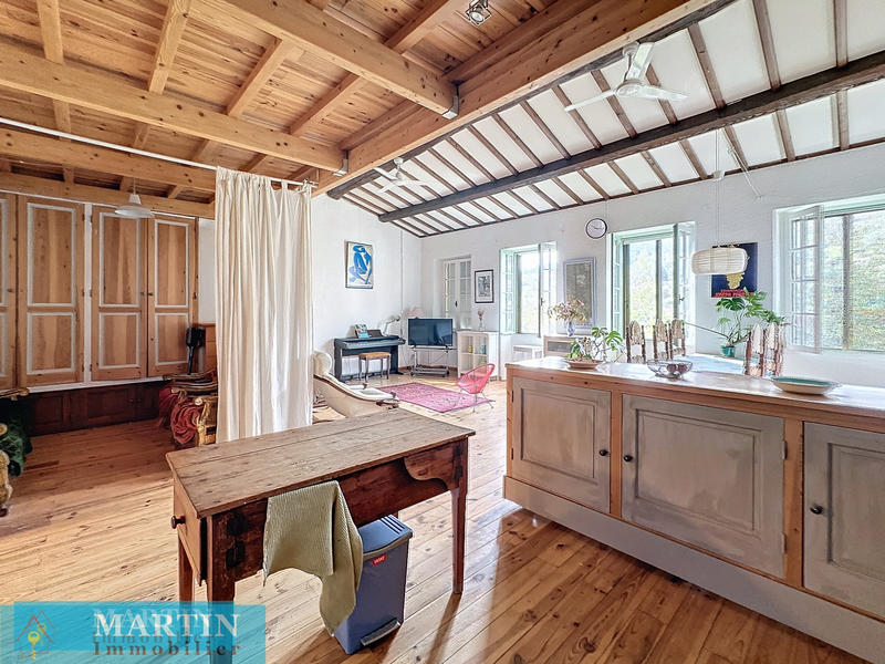 Maison - 246 m² - 8 pièces