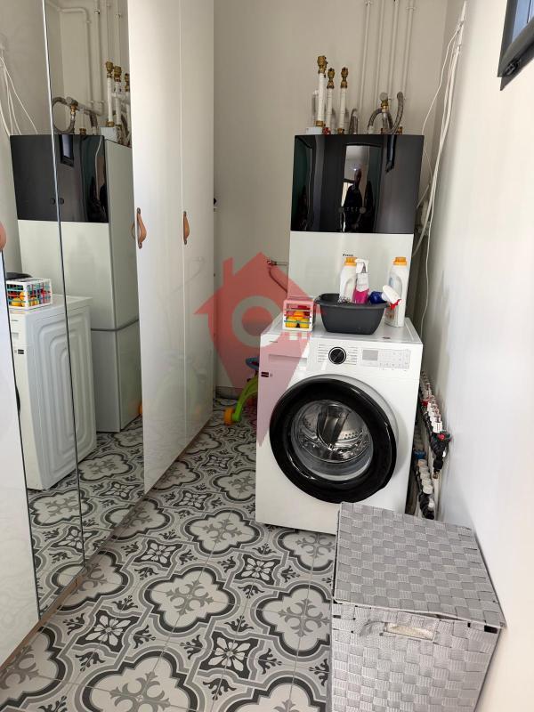 Maison - 212 m² - 7 pièces