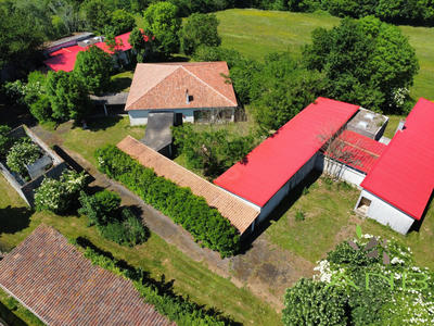Maison - 692 m² - 3 pièces