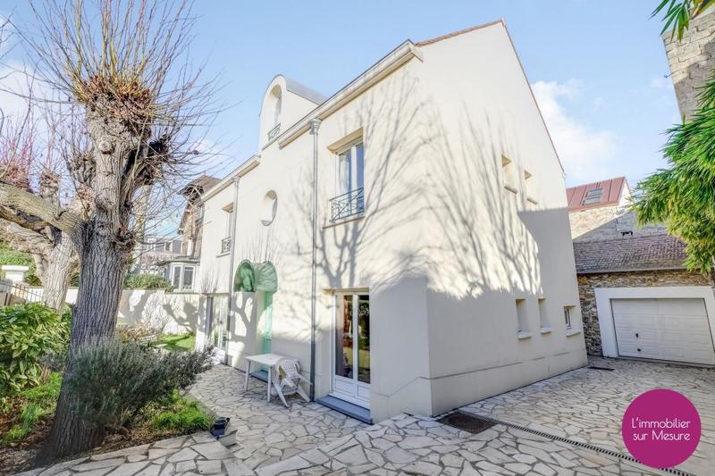Maison - 225 m² - 7 pièces