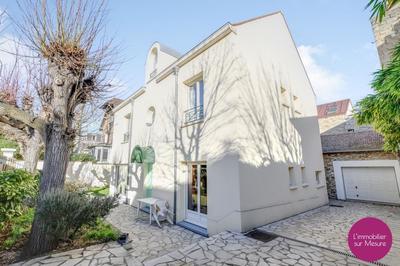 Maison - 225 m² - 7 pièces