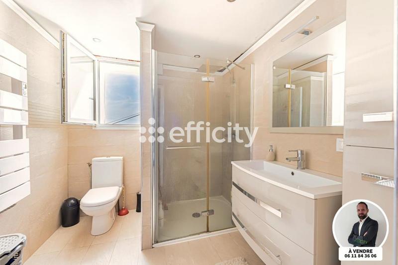 Maison - 270 m² - 8 pièces