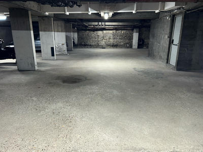 Parking / Garage - 12 m²