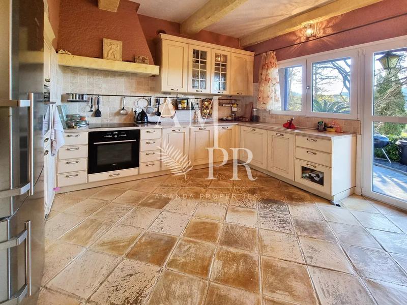 Villa - 300 m² - 7 pièces