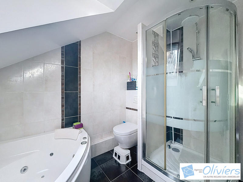 Maison - 97 m² - 6 pièces