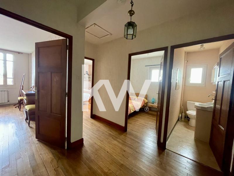 Maison - 205 m² - 7 pièces