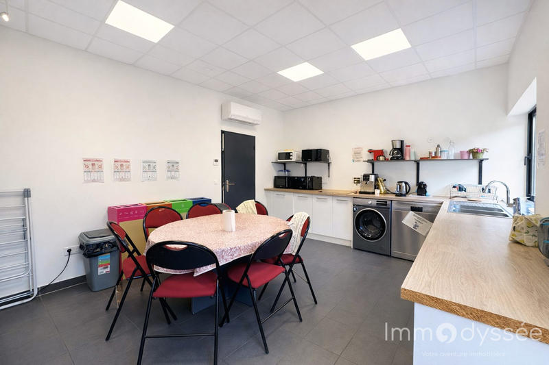 Local commercial - 713 m²