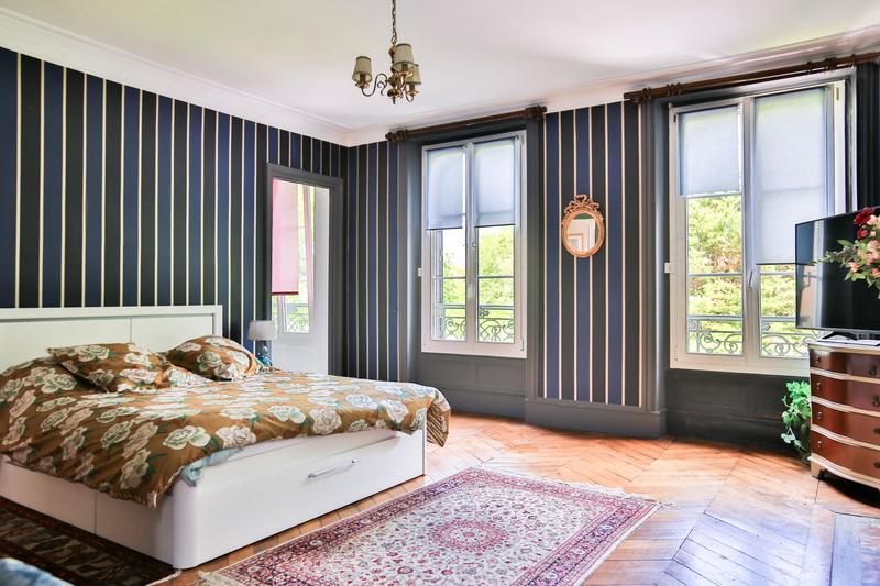 Maison - 330 m² - 10 pièces