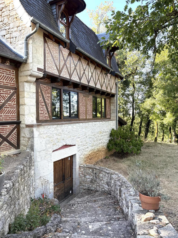 Maison - 225 m² - 9 pièces