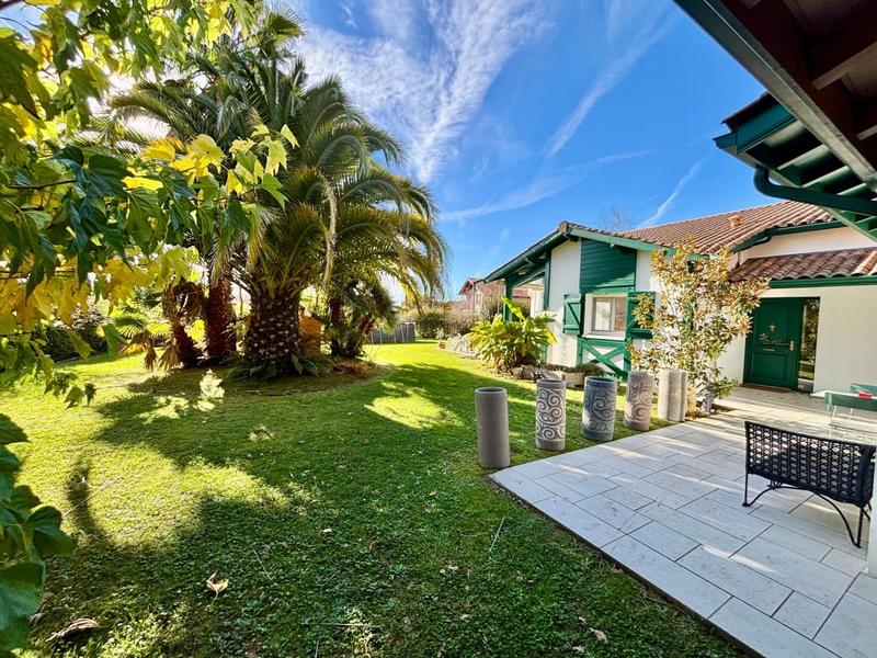 Maison - 240 m² - 6 pièces