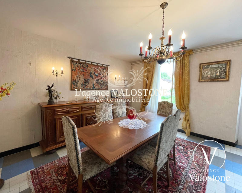 Maison traditionnelle - 300 m² - 11 pièces