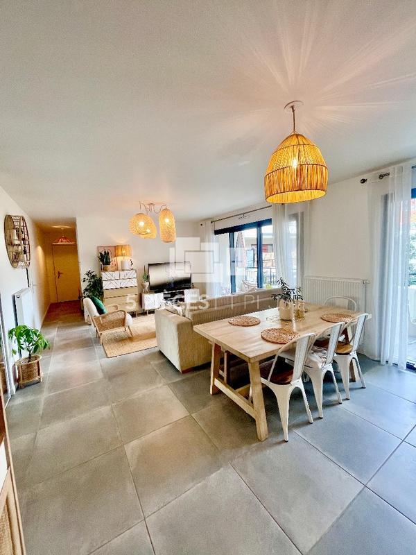 Appartement sur toit - 70 m² - 3 pièces