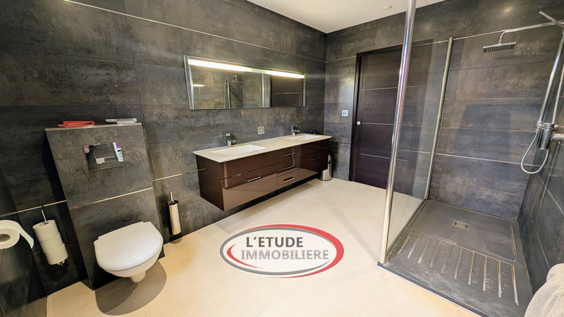 Maison - 185 m² - 7 pièces
