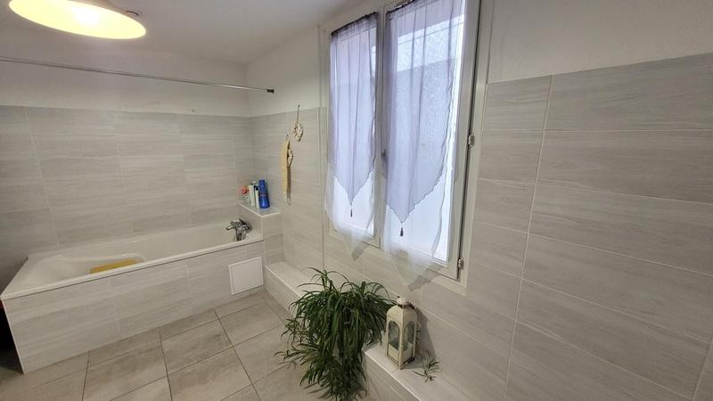 Maison - 99 m² - 5 pièces