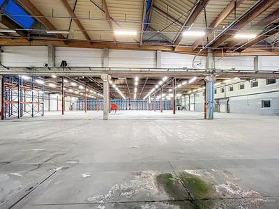 Entrepôt - 3 930 m²