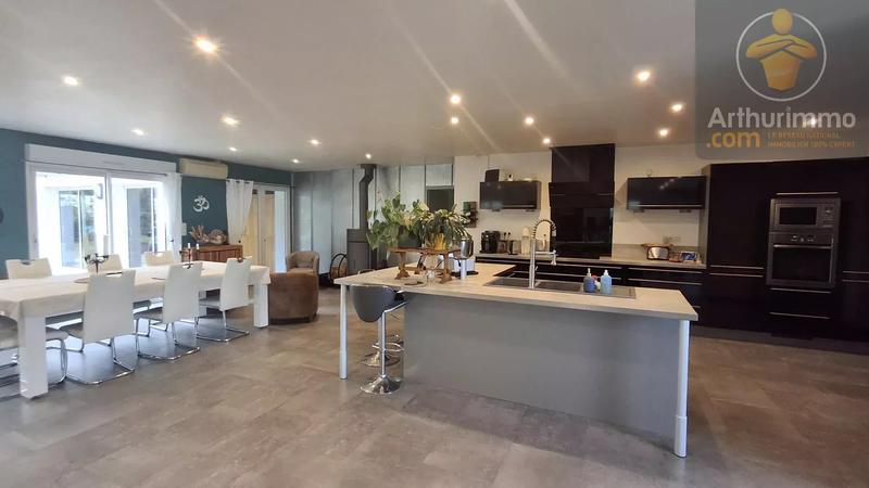 Maison - 228 m² - 5 pièces