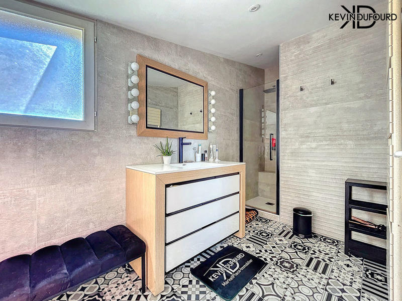 Villa - 285 m² - 11 pièces