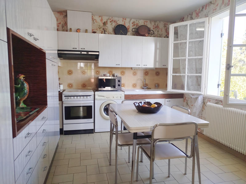 Maison - 3 105 m² - 6 pièces