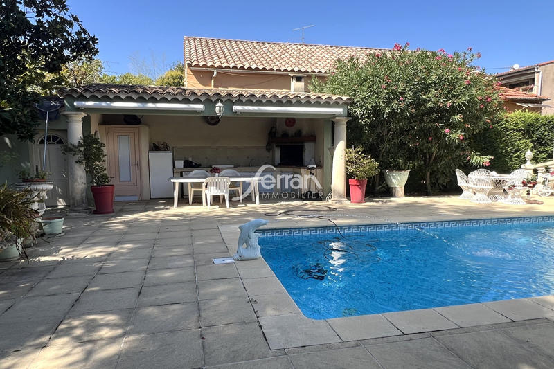 Maison - 222 m² - 9 pièces