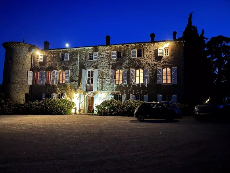 Château - 542 m² - 20 pièces