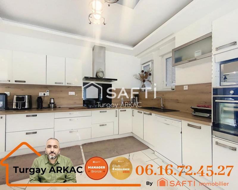 Maison - 236 m² - 8 pièces