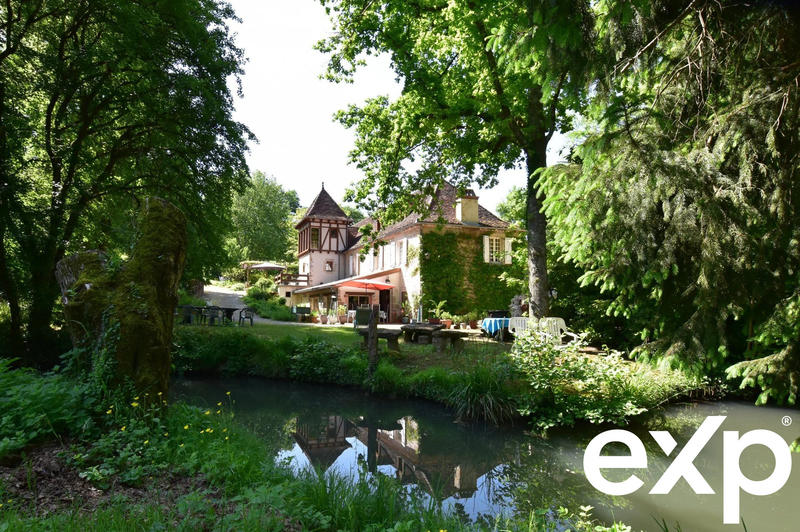 Maison - 340 m² - 10 pièces