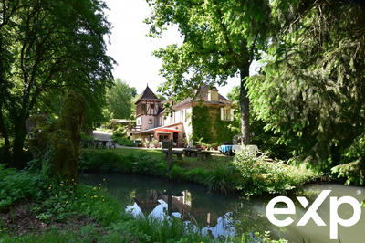 Maison - 340 m² - 10 pièces