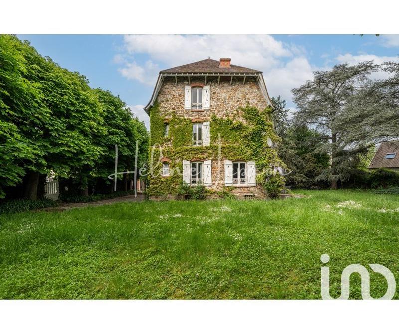 Maison - 240 m² - 10 pièces