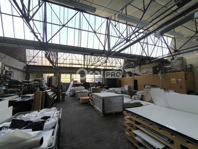 Local d'activité / Entrepôt - 889 m²